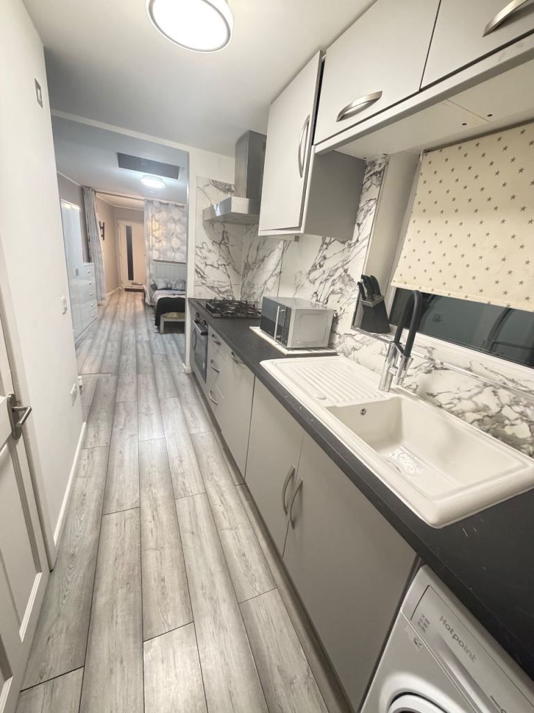 Separate unit in a family house (Granny Flat) Available from 15/07/26