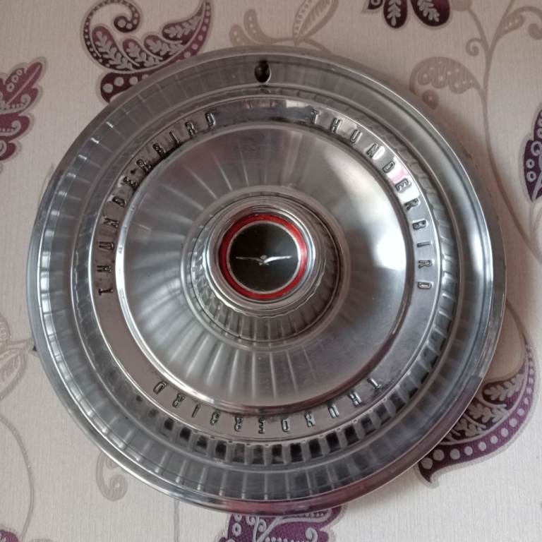 Ford Thunderbird Hubcap