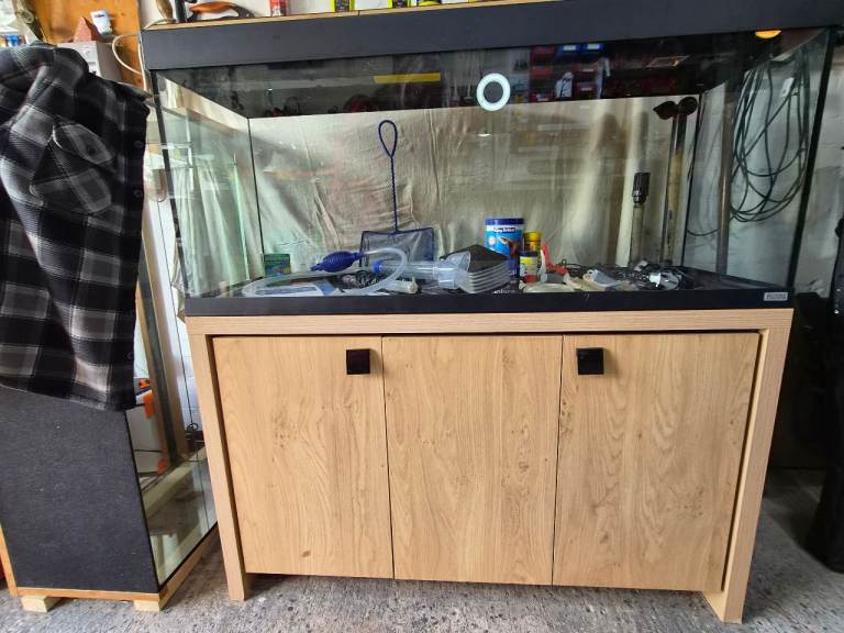 Aquarium Fish Tank with Stand and Accessories – Good Condition