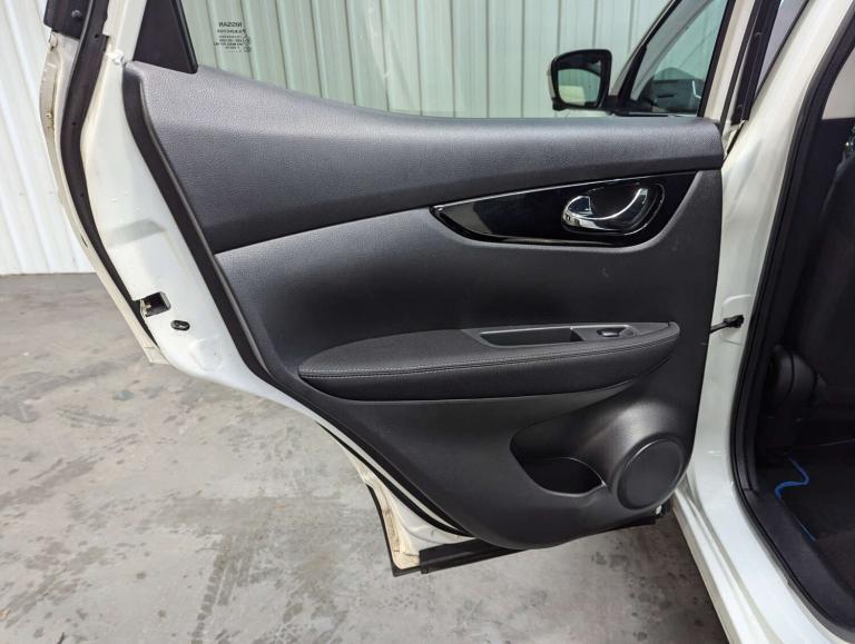 2015 Nissan Qashqai 1.5 Qashqai N-Tec+ dCi 5dr SUV Diesel Manual