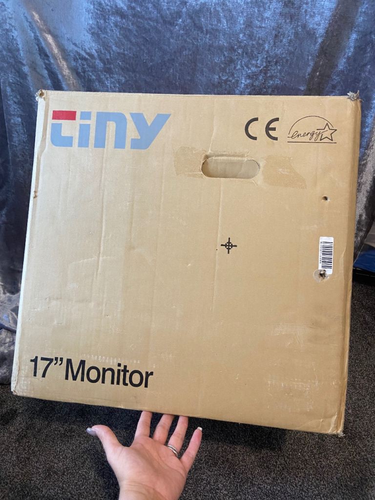 Tiny 17" Monitor FU318D - Good Condition, White
