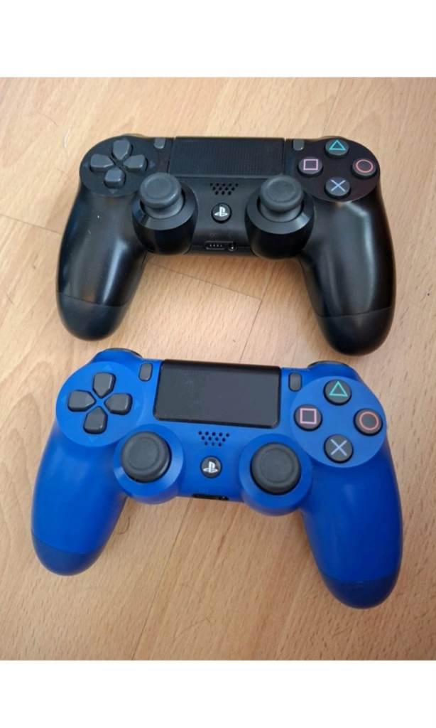Ps4 sony wirless controllers fully working x 2 Offer 