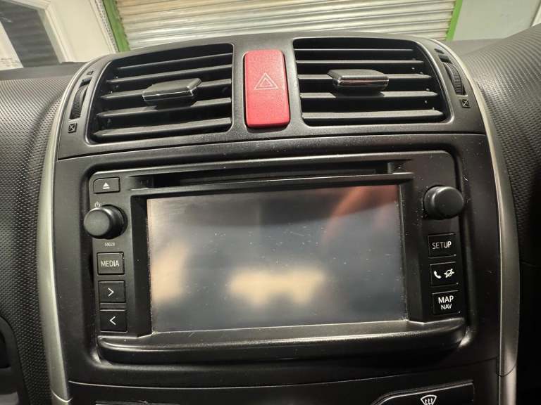 TOYOTA AURIS 1.8 VVT-h T4 2012