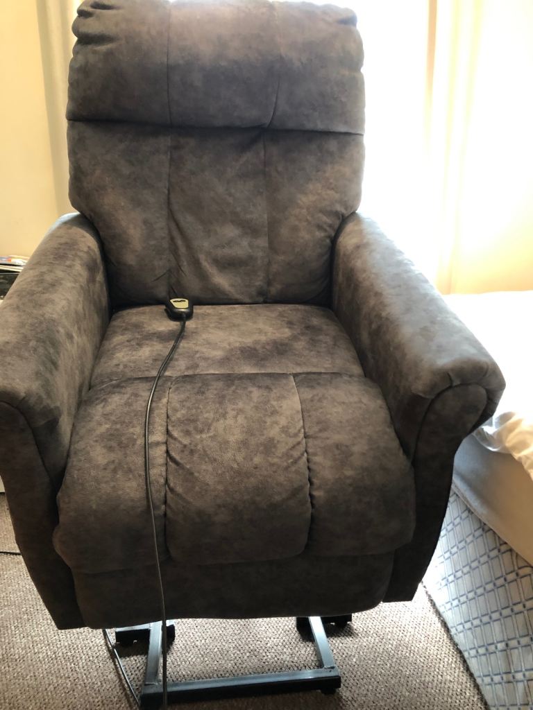 riser recliner chair spotless unmarked