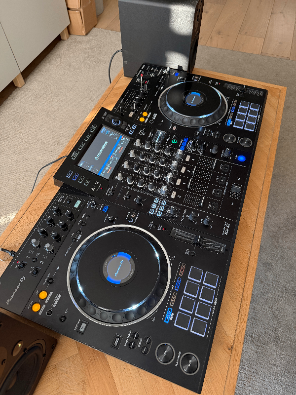 Pioneer DJ All-in-One System XDJ-XZ & ROXEL Studio Speakers - "As Good As New"