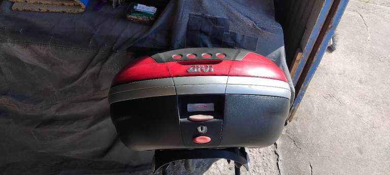 Givi V46 Top Box with Bracket