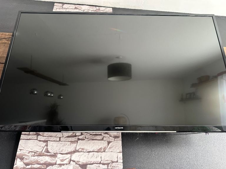 Hitachi 50in smart Tv