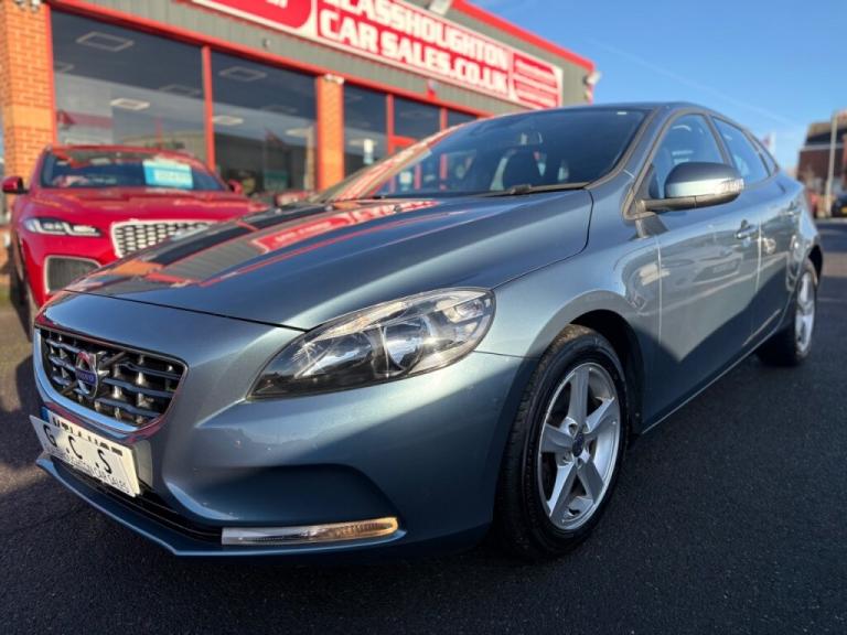  Volvo V40 D2 ES 5dr -1 FORMER KEEPER- Diesel