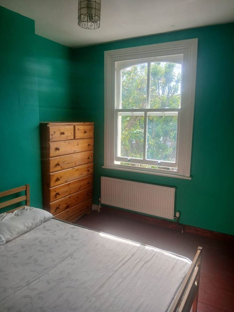 Zone 2 Comfortable room available immediately