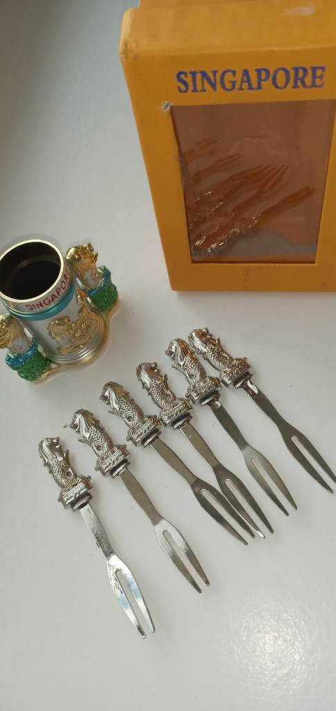 SINGAPORE, 6  decorative strong Metal cocktail sticks in BOX £5