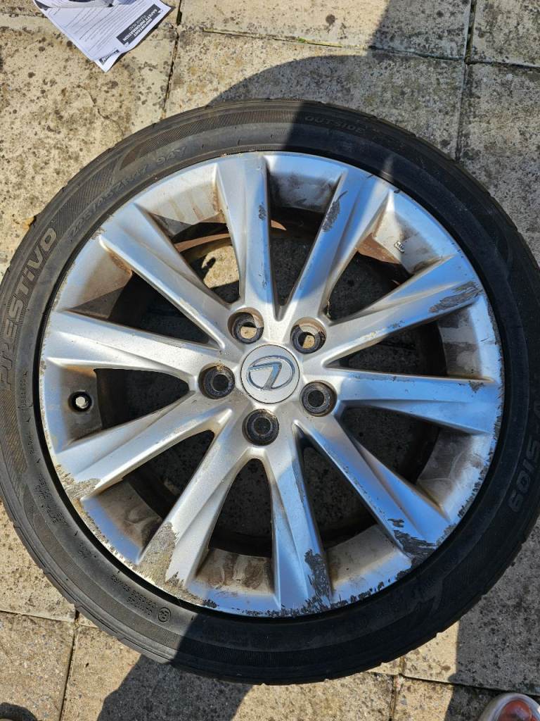 Lexus is300h wheels 