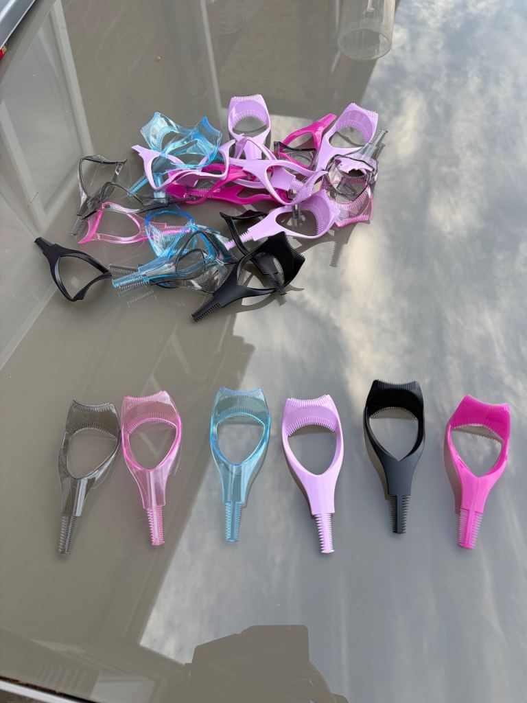 Eyelashes curling tool mascara application tool