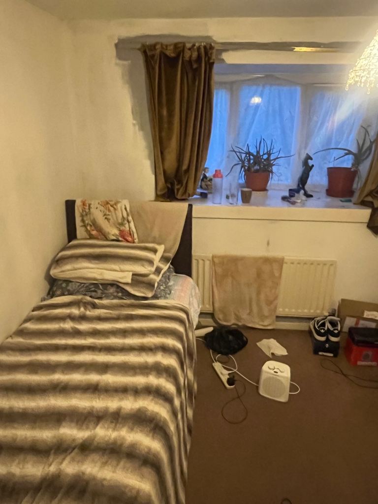 student or couple room to let 