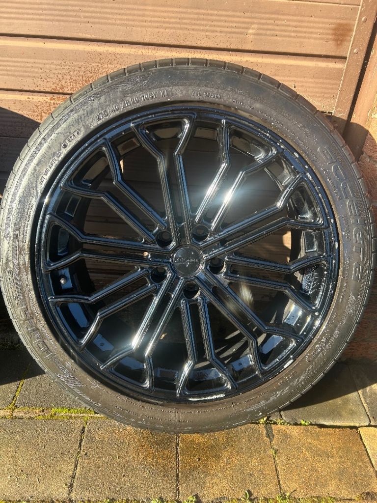 20” Velare Gloss Black Alloys 5 x 120 8.5J + Tyres – £775 ONO