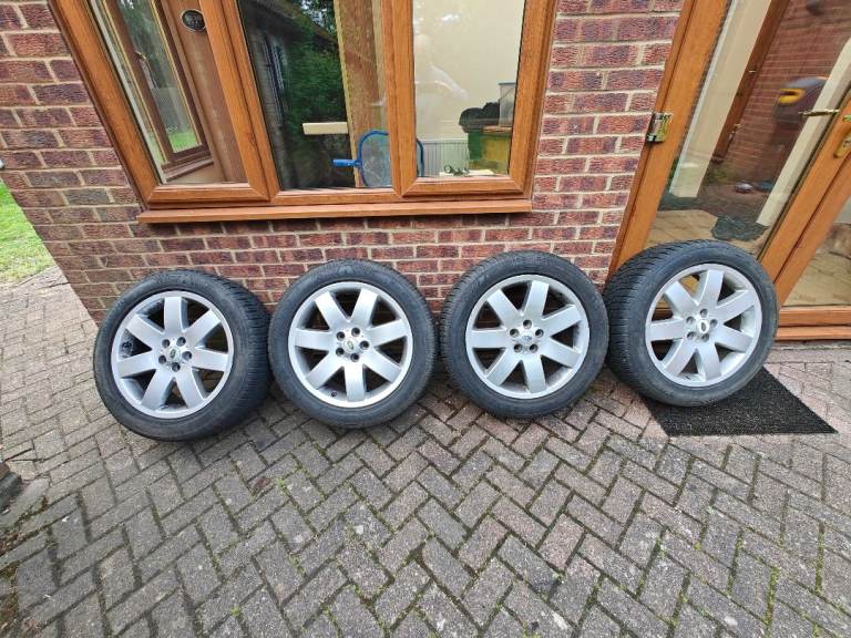 4x OEM Land Rover 20" alloys with Kumho winter snow tyres