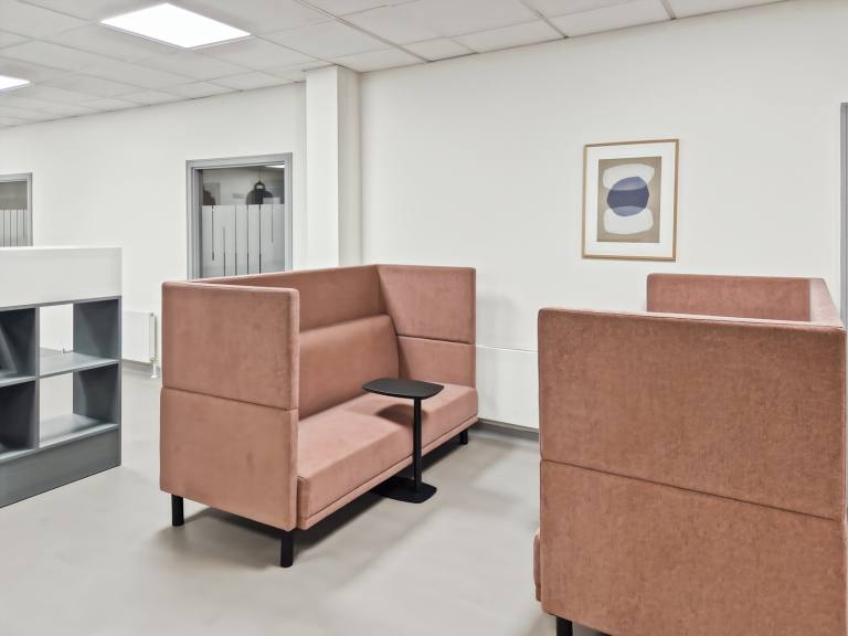 Lisburn - BT28 1FJ \ Flexible Desk Access Through Coworking Membership