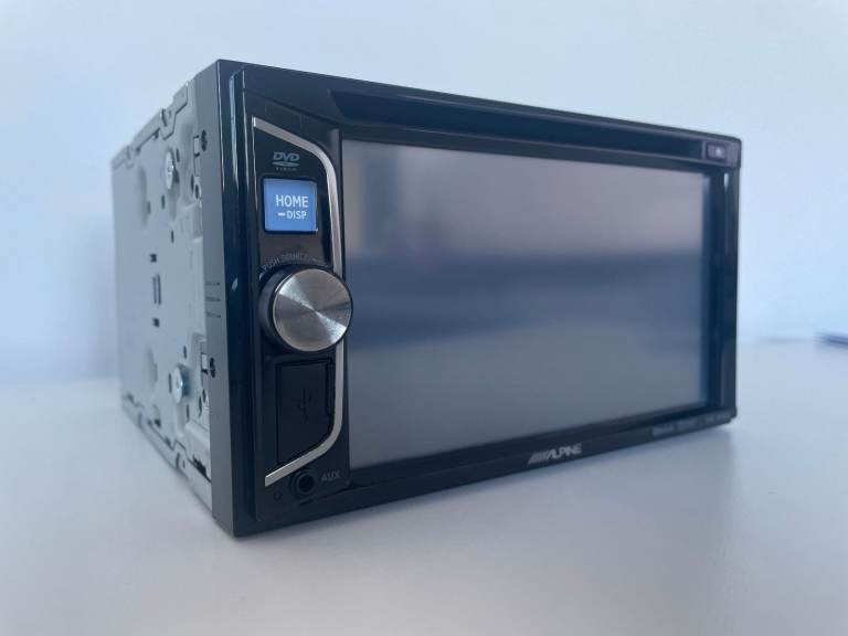 Alpine double Din head unit touchscreen, CD, DVD with x3 pre-outs and remote control. 