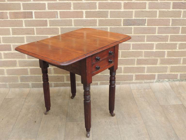 Victorian Antique Side Table (UK Drelivery)