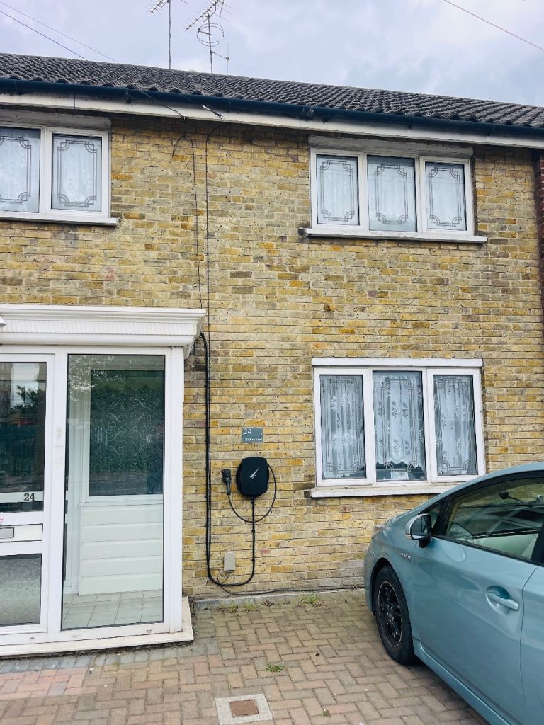 3 bed end terrace house 