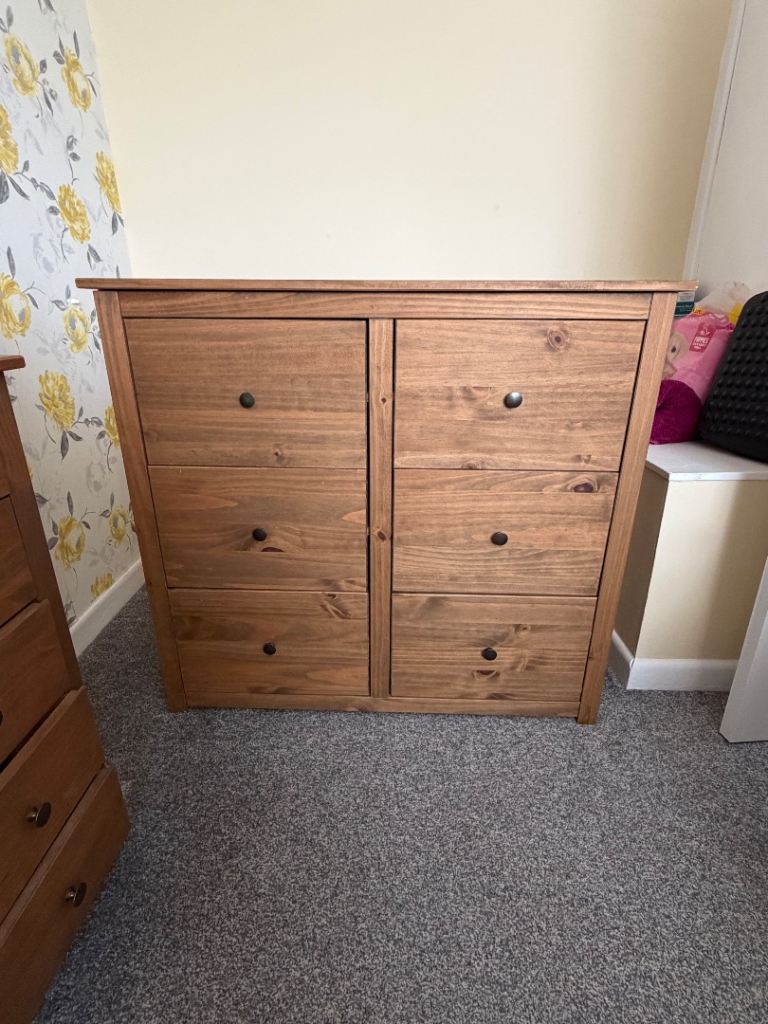 Chest of drawers