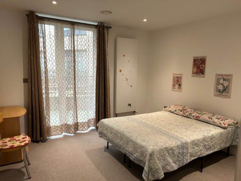 Large and comfy double bedroom inc bills - £830 p/m