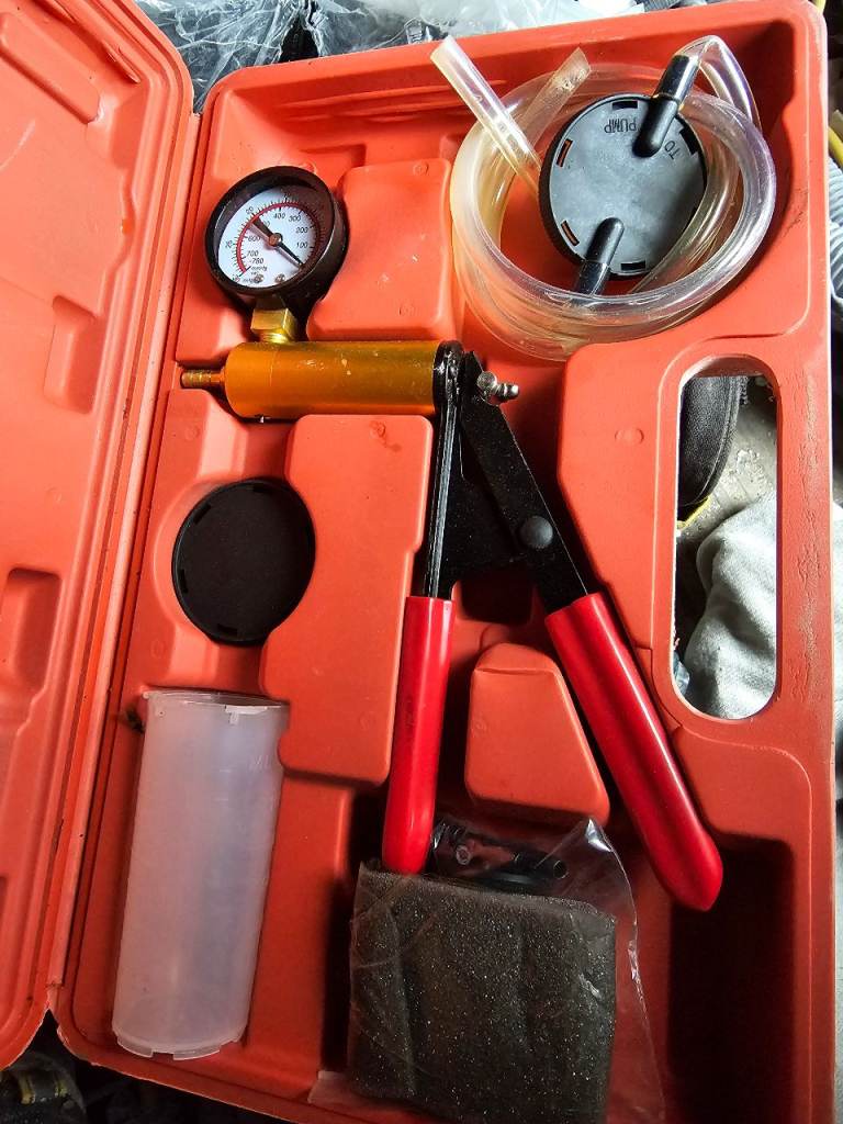 Vacuum Pump / Brake Bleeder Kit