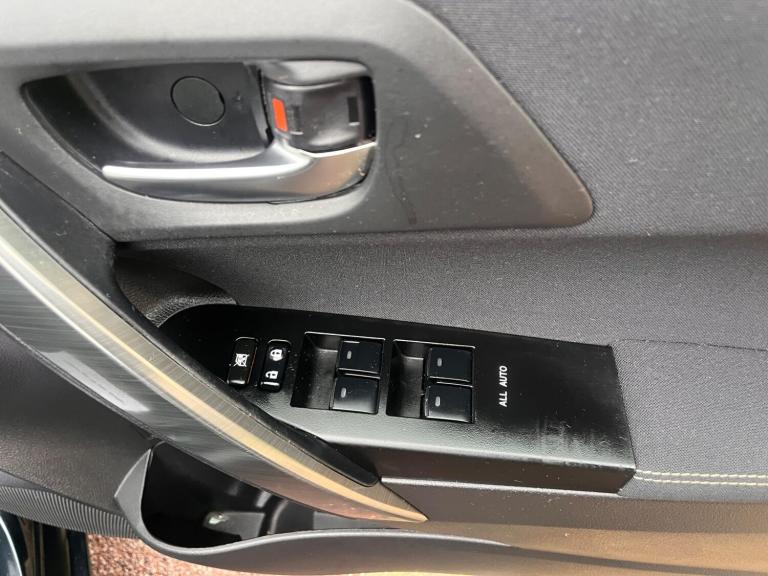 2014 Toyota Auris 1.6 V-Matic Icon 5dr HATCHBACK PETROL Manual