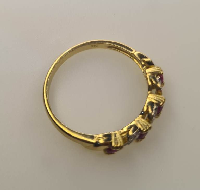  9ct Yellow Gold  diamond and Ruby Ring – 2.20g – Size R Price Based on Today’s Gold Rate 