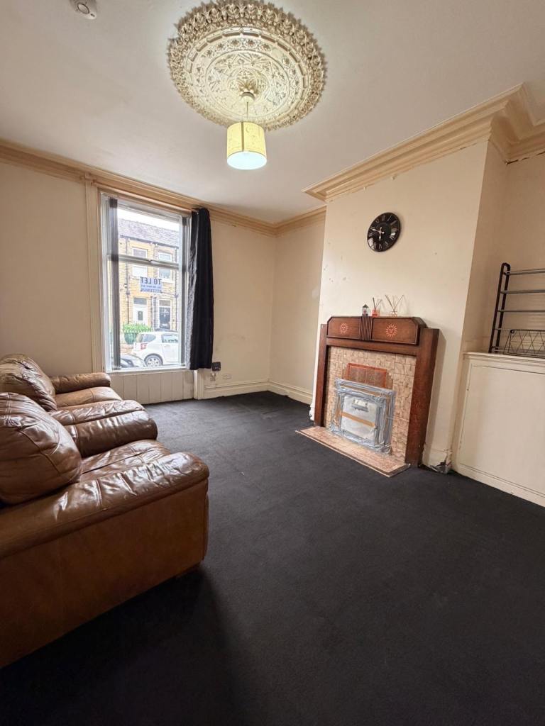 4 bed 2 bath to let 