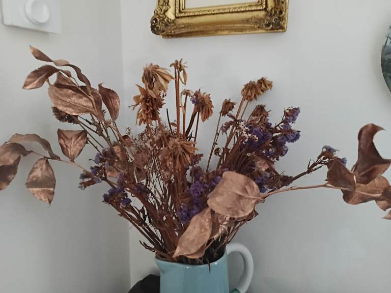 Dried and artificial flowers crafting Free 