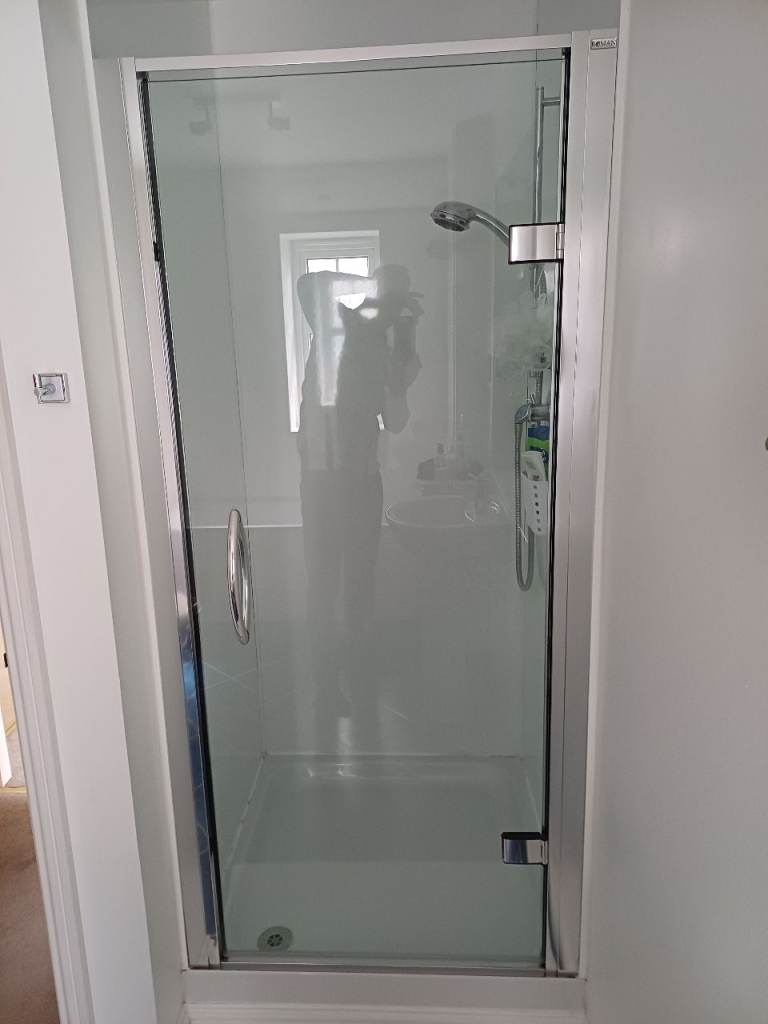 Bathroom shower door 