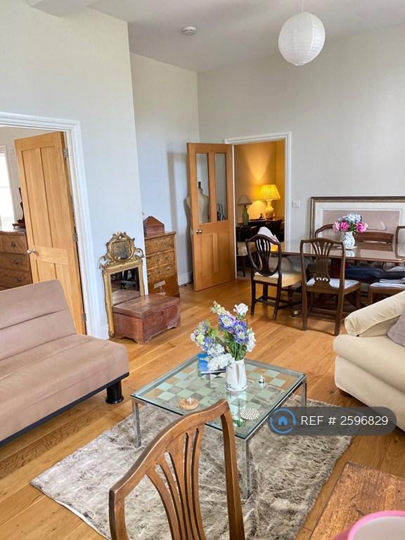 1 bedroom flat in The Parade, Oxon, OX27 (1 bed) (#2596829)