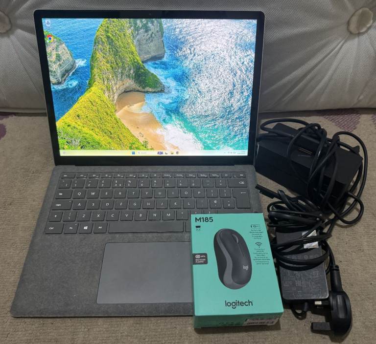 Microsoft Surface Laptop 3 i5-1035G7 8GB 256GB SSD W11 Pro + Docking Station + Charger + Mouse