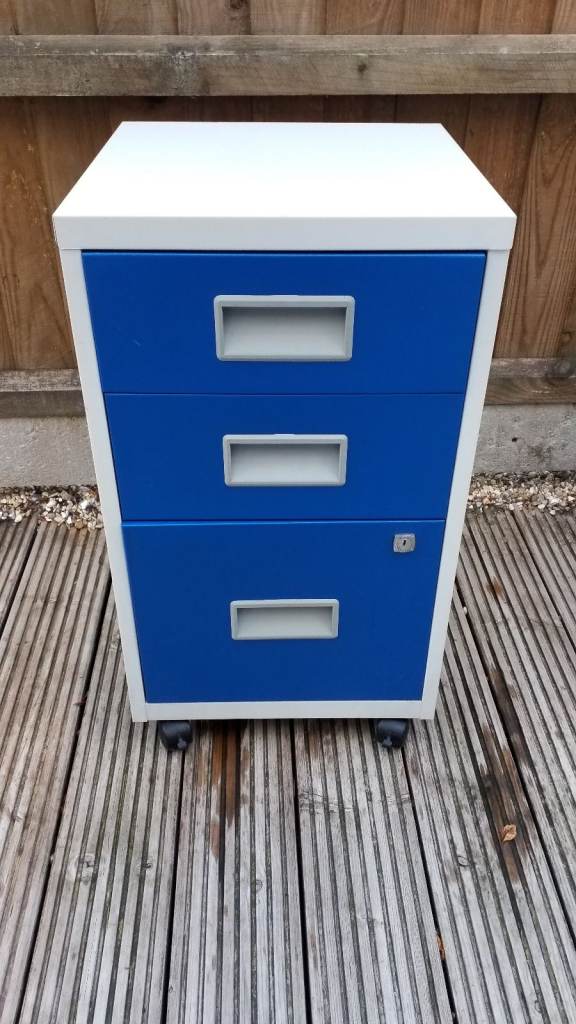 METAL 3-DRAW FILING CABINET ON WHEELS - BLUE AND LIGHT GREY.