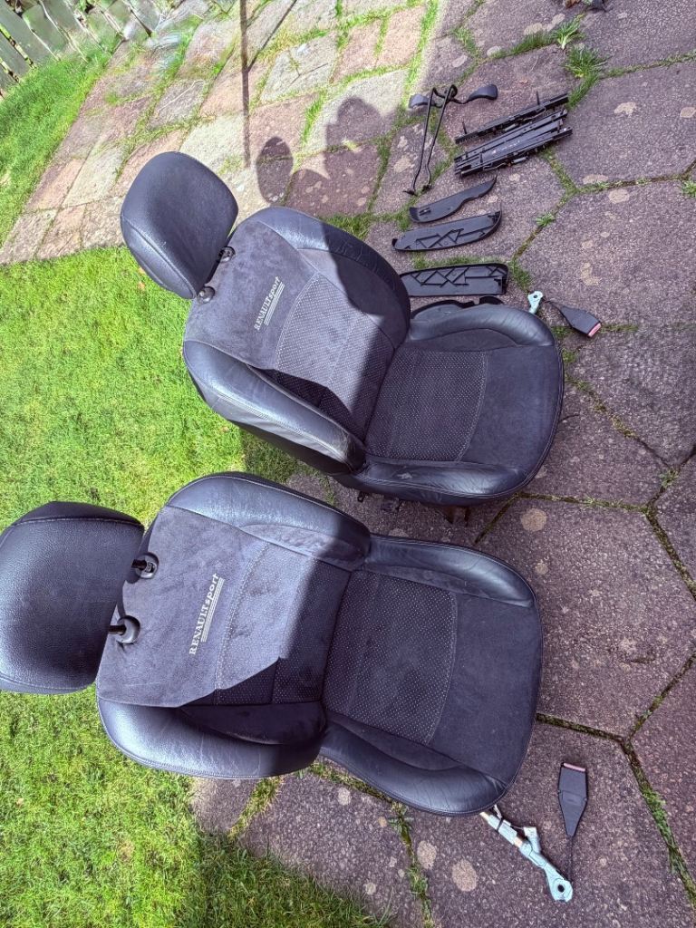 Clio 182 seats with runners 