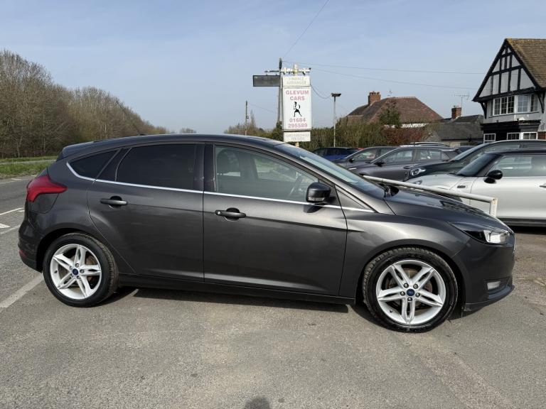 FORD FOCUS 1.5 TDCi Zetec Grey Manual Diesel 2015