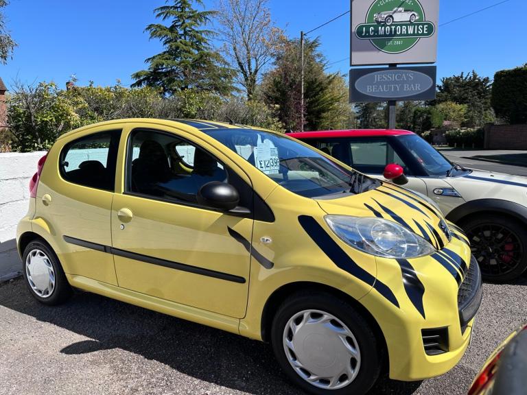 2010 Peugeot 107 1.0 Urban 5dr HATCHBACK Petrol Manual