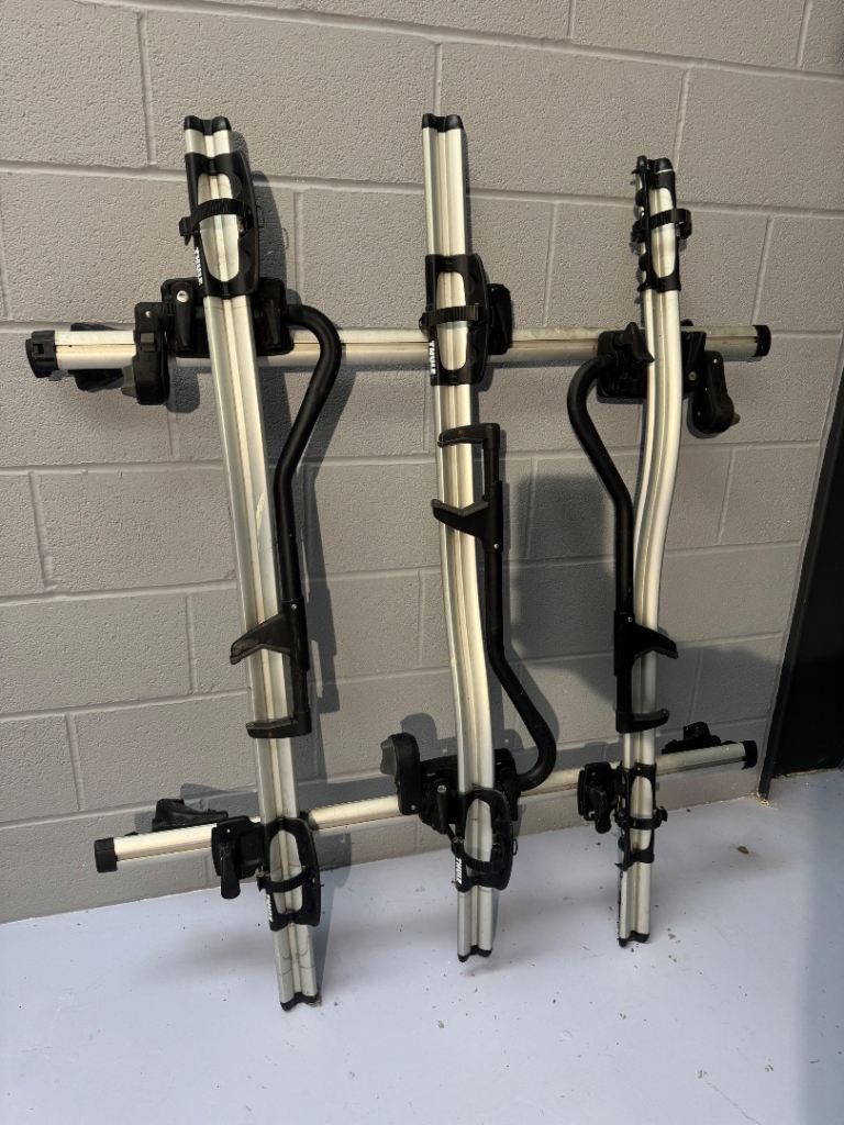 Thule Evo bars plus 3 x thule pro ride