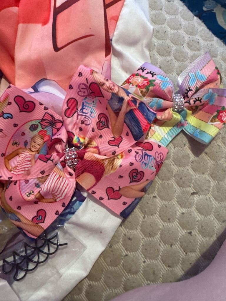 JoJo Siwa hair bow Bundle great condition. 