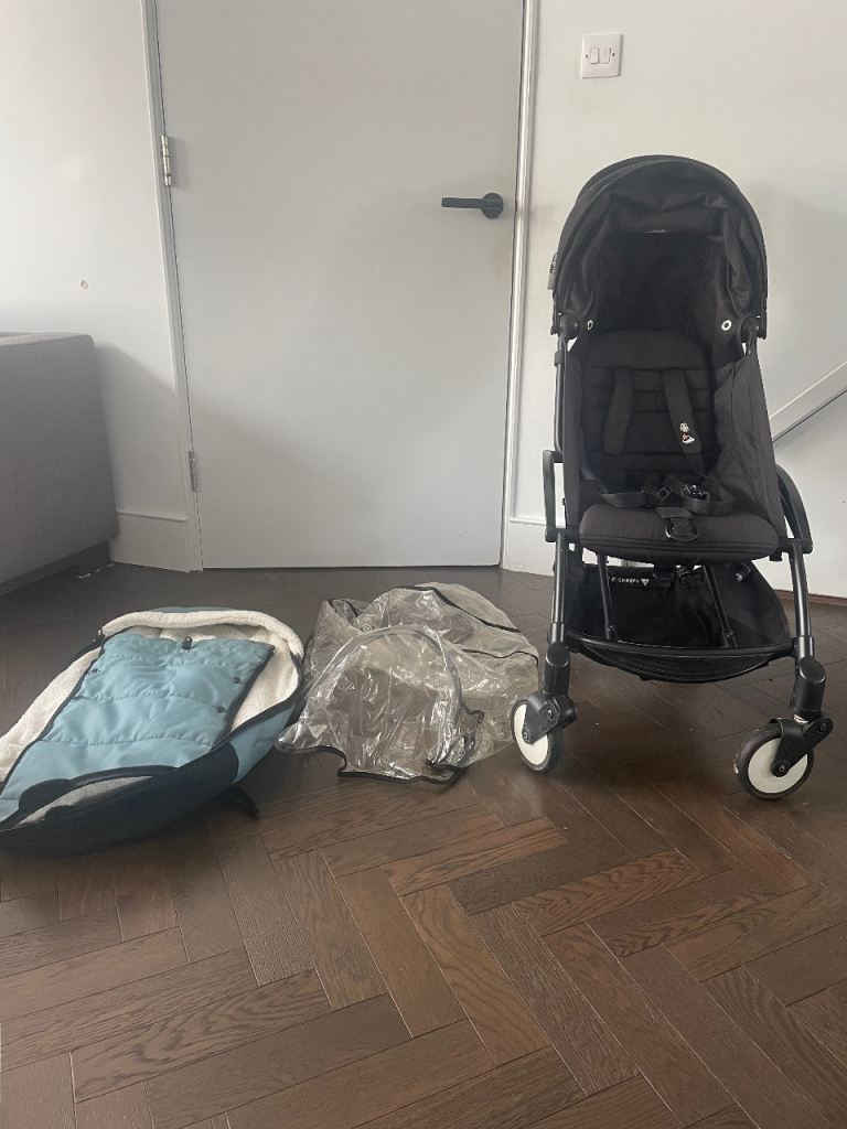 Yoyo pushchair with rain cover and footmuff.