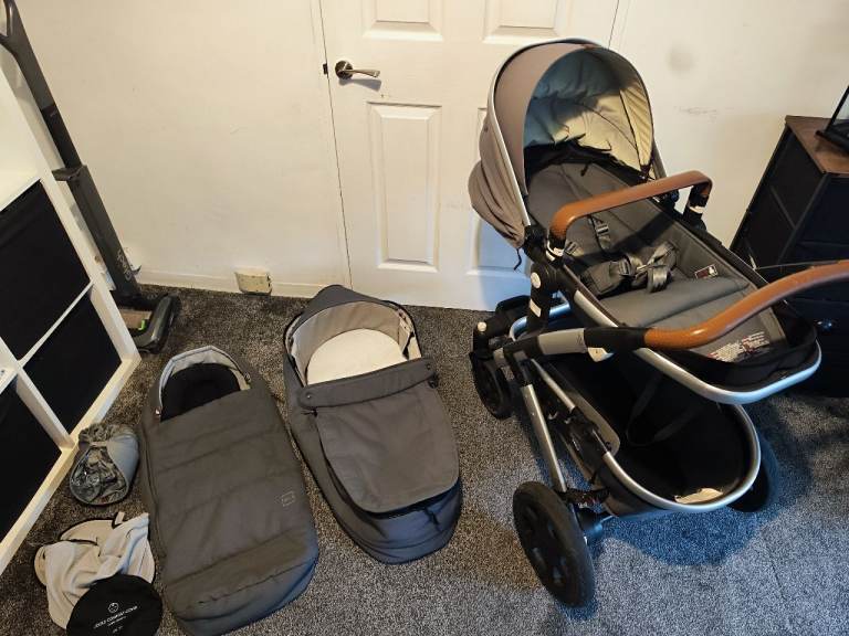 Joolz Geo pram, bassinet, seat unit, rain cover, sun shade cover, footmuff 