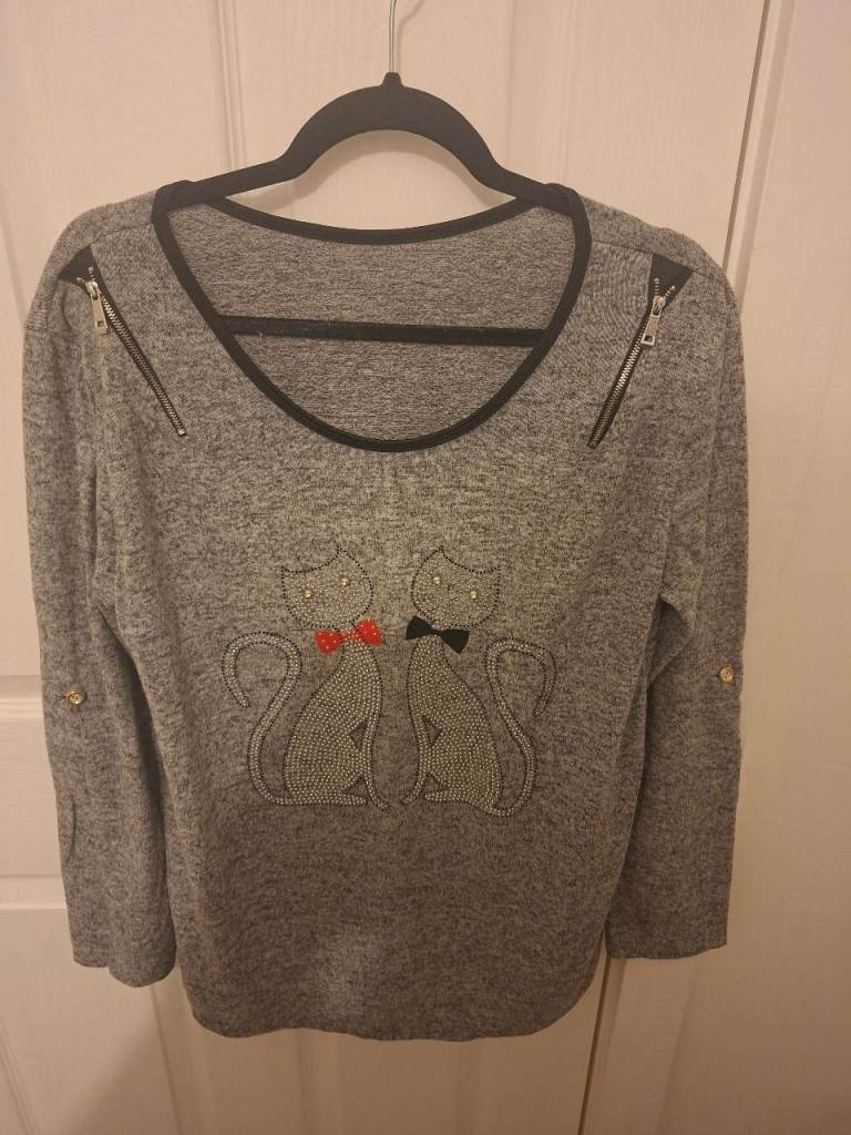 Grey Cat Jumper. Stud detail cats. Soft Touch. Size L