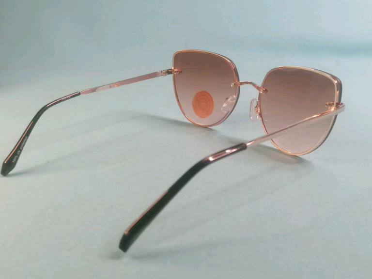 Brand new Women's Sunglass. 100% UV protection. 