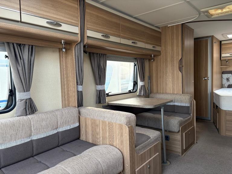STERLING ECCLES AMETHYST -TWIN AXLE- FIXED BED + SIDE DINETTE + MOTORMOVER