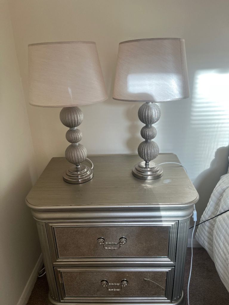 2 matching lamps 