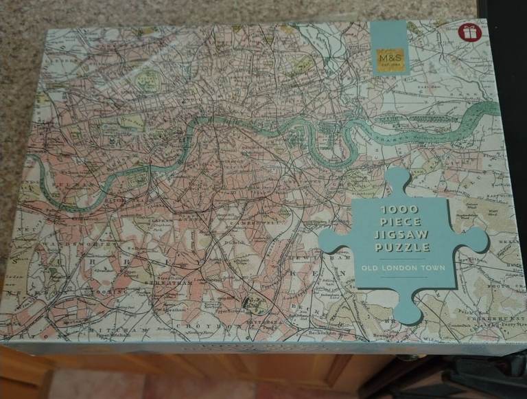 1000 pc Jigsaw of Old London Town