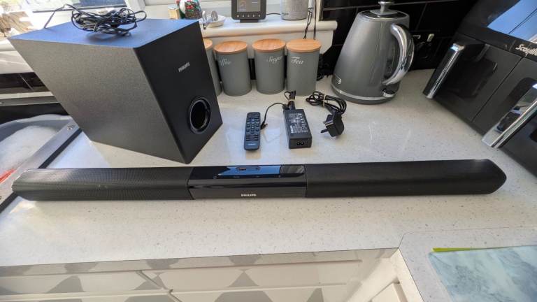 Phillips soundbar and speaker 