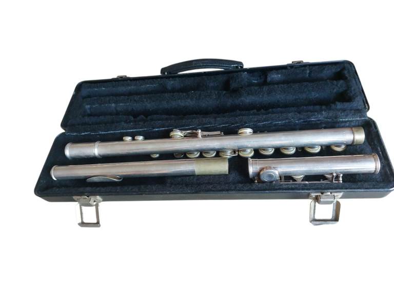 Vintage Buescher 1970s Silver Flute with Hard Case – Good Condition