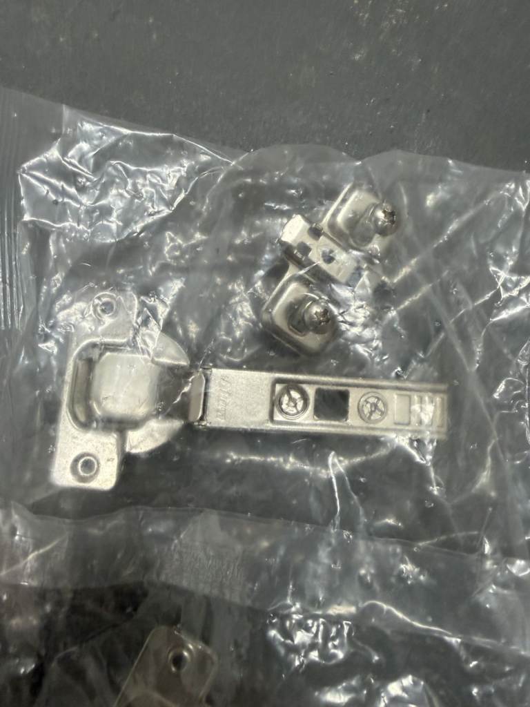 28x Cabinet hinges, soft close 110 degree