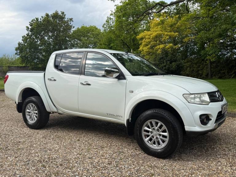 2015 Mitsubishi L200 2.5 DI-D Trojan Pickup Double Cab 4dr Diesel Manual 4WD Euro 5 (175 ps) Pick...